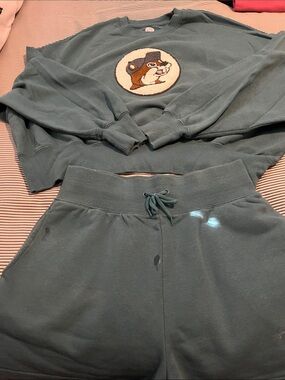 Buc-ee’s jumper size M